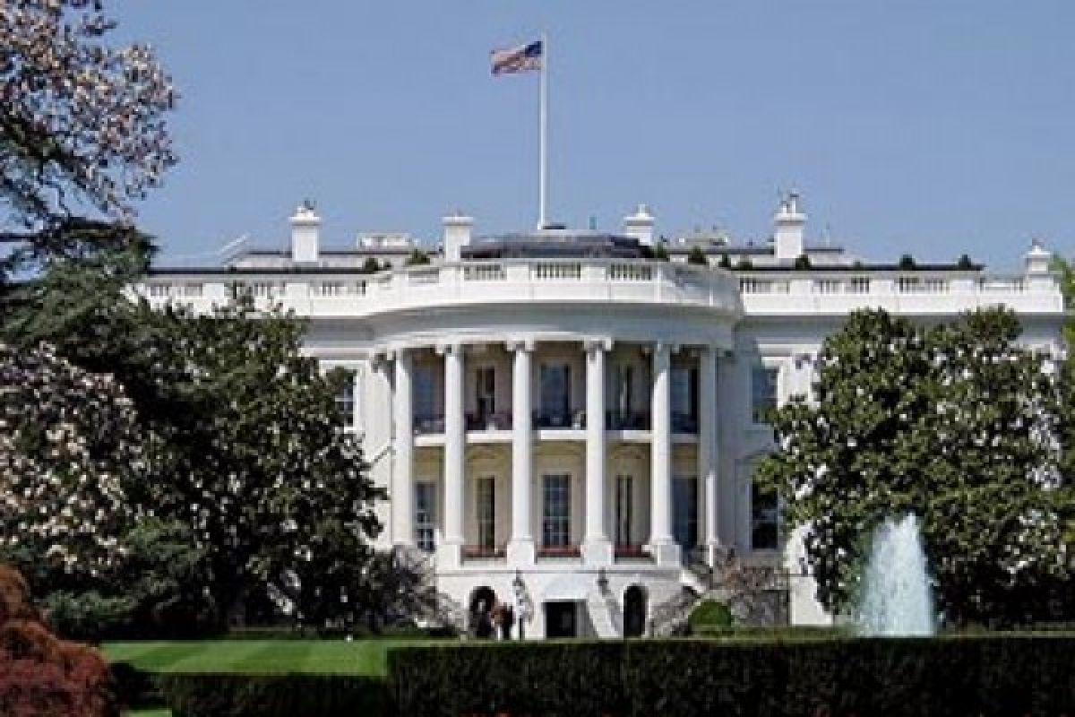 White House intruder gets 17-month jail term