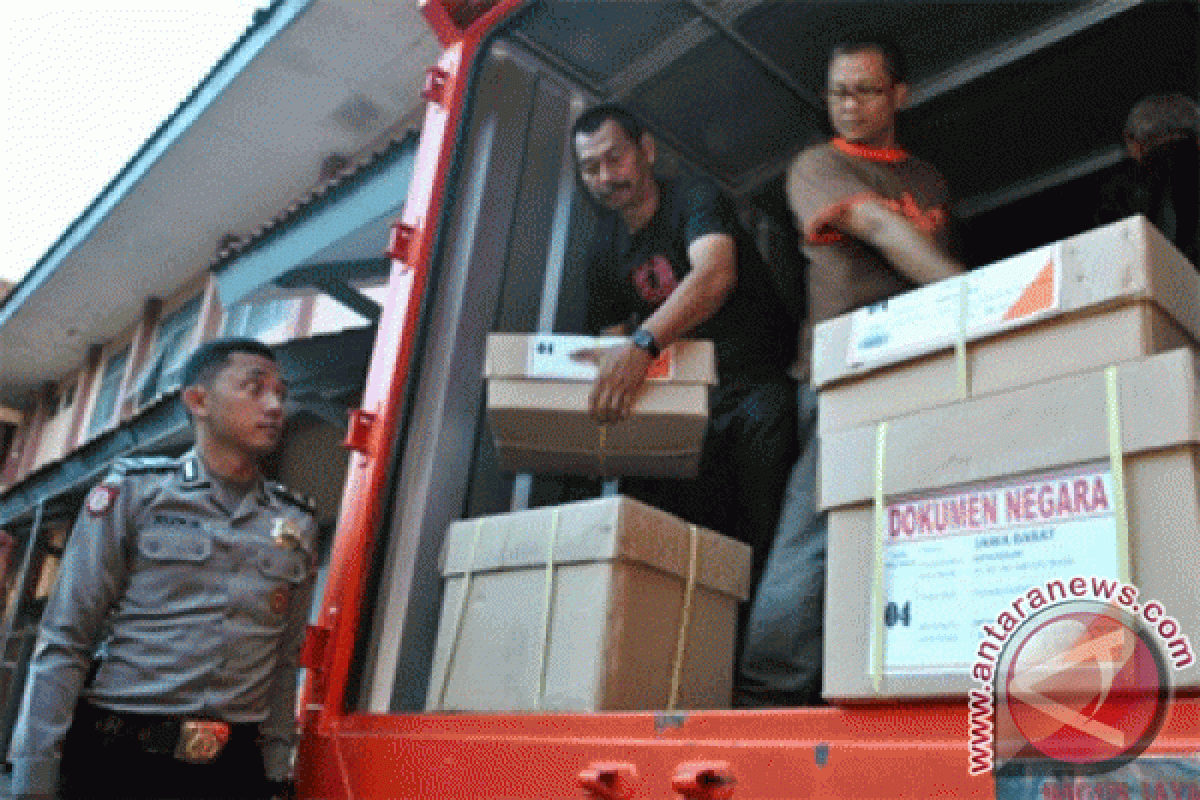 118 bales of state exam materials arrive in Balikpapan