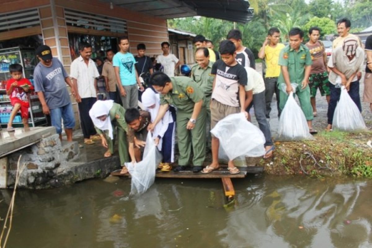 Agam Target Produksi Benih Ikan 300 Juta Ekor