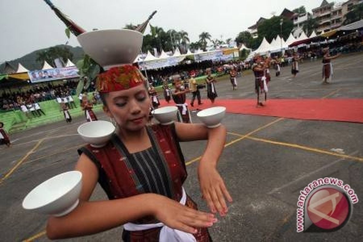 "Mangalahat Horbo Bius" warnai Festival Danau Toba