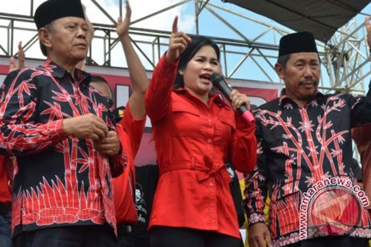 Risma-Puti sapa warga Surabaya di CFD