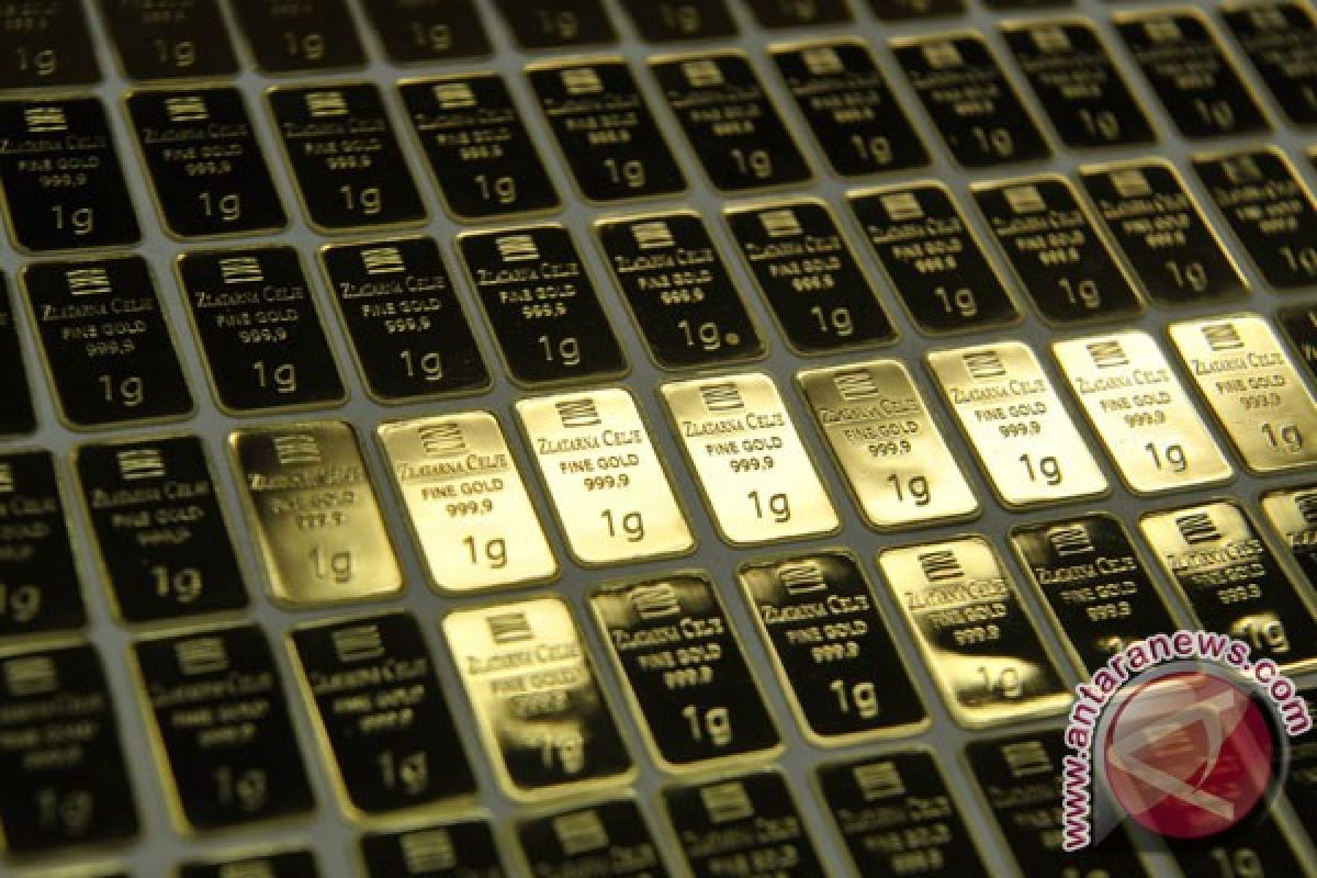 Emas naik tipis karena saham dan dolar AS melemah