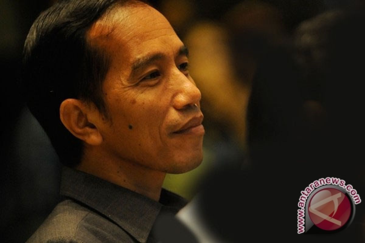  Jokowi : "bir Pletok segar"