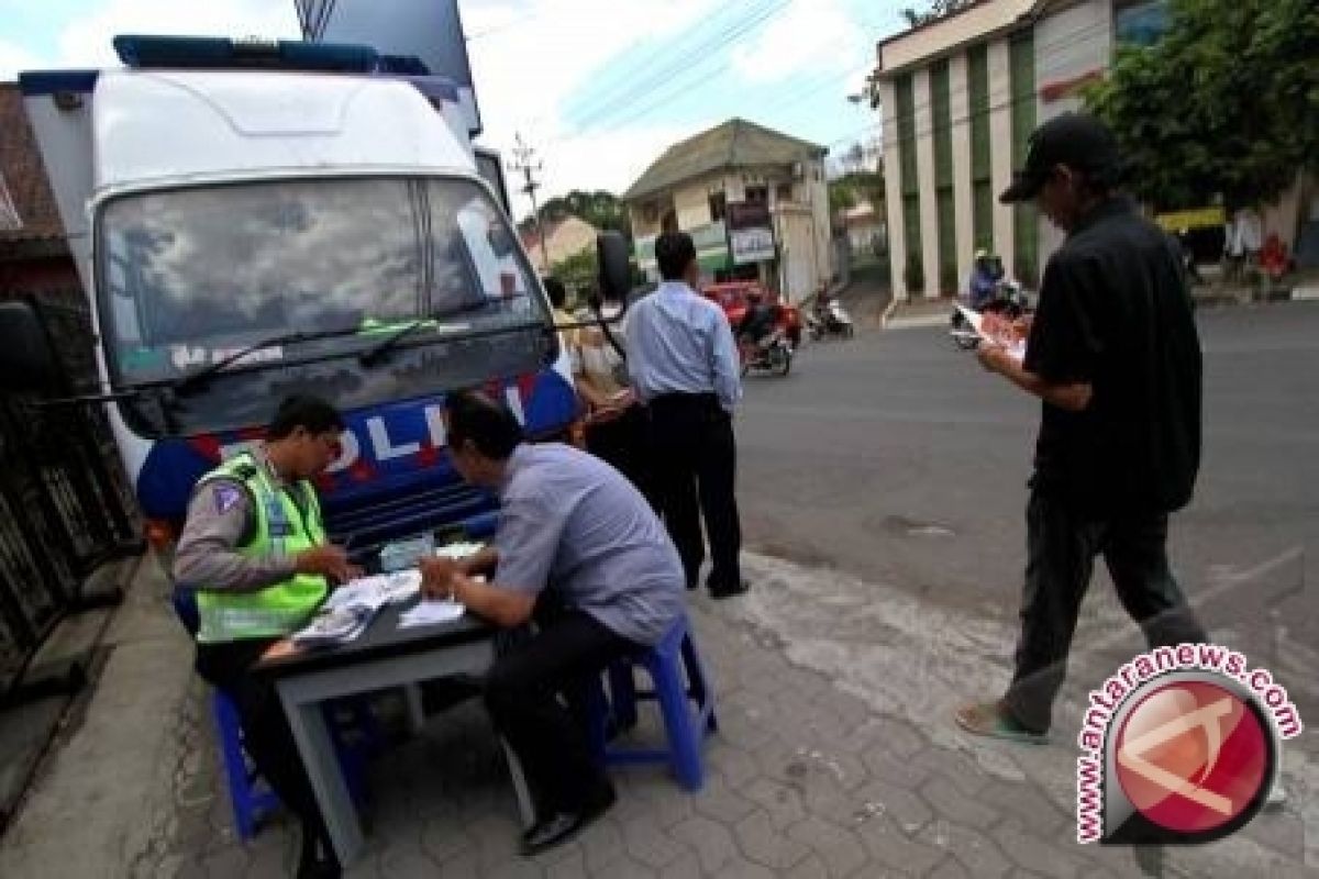 Layanan SIM dan Samsat keliling mudahkan masyarakat