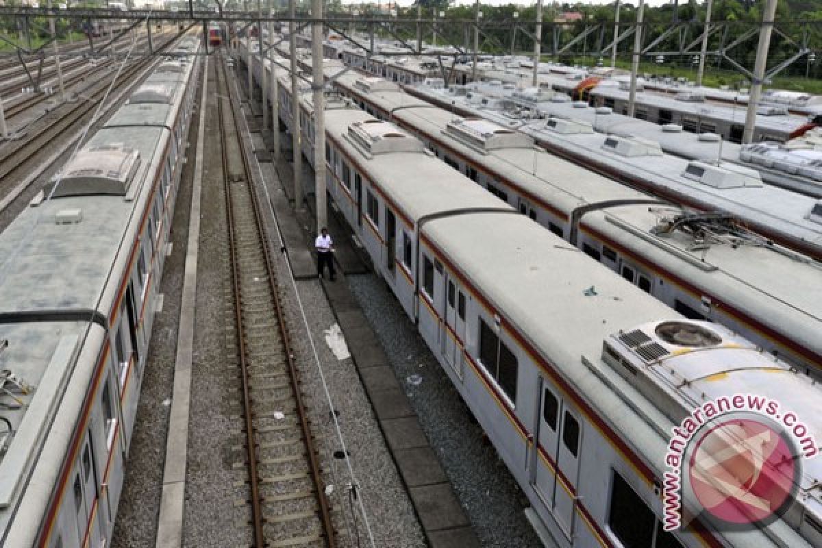 KRL angkut 200 juta penumpang pada 2014