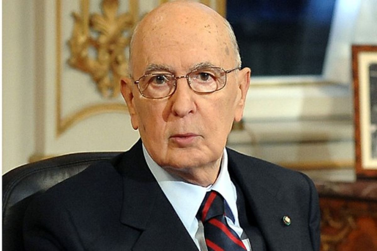 Napolitano re-elected president to tackle Italy impasse