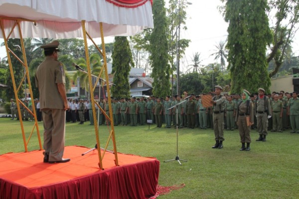 60 Anggota Satlinmas Padang Panjang Siap Jaga Kamtibmas