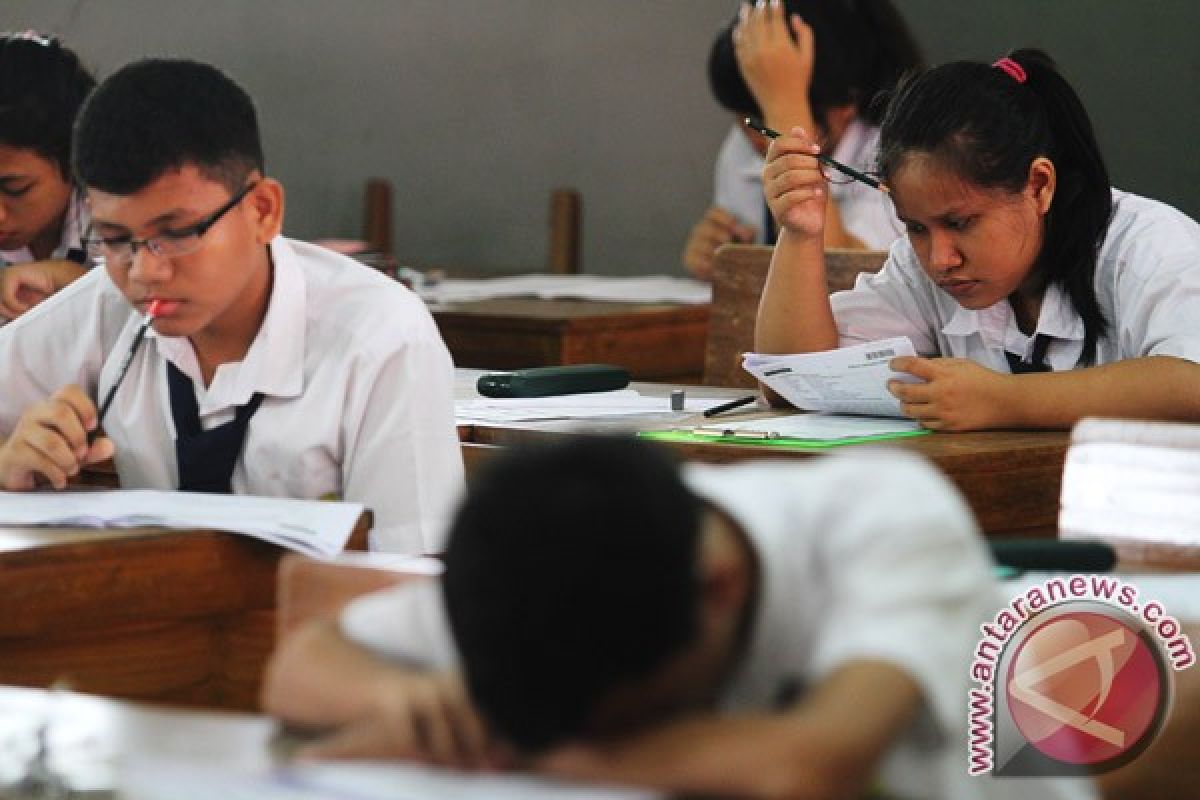 Seluruh anak pengungsi Dieng ikuti UN SMP