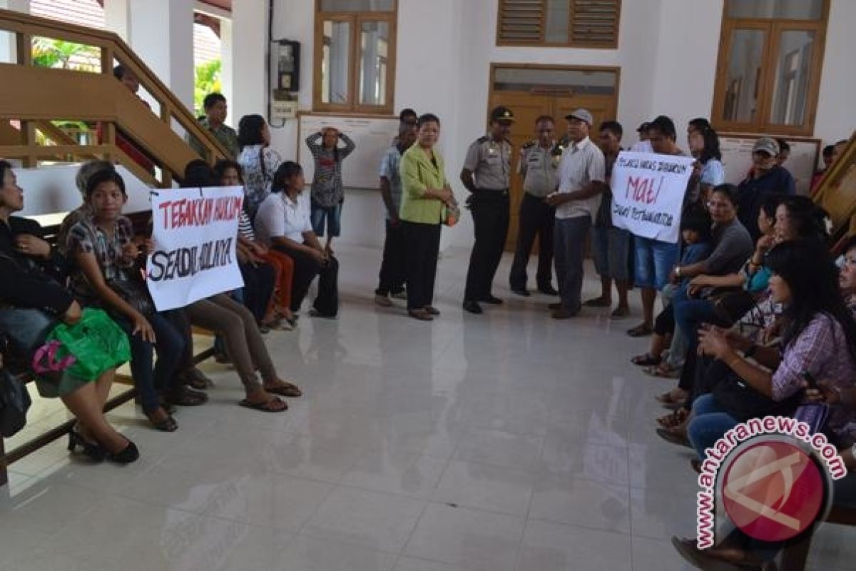 Sidang Pembunuhan Siswa SMP Diwarnai Unjuk Rasa 