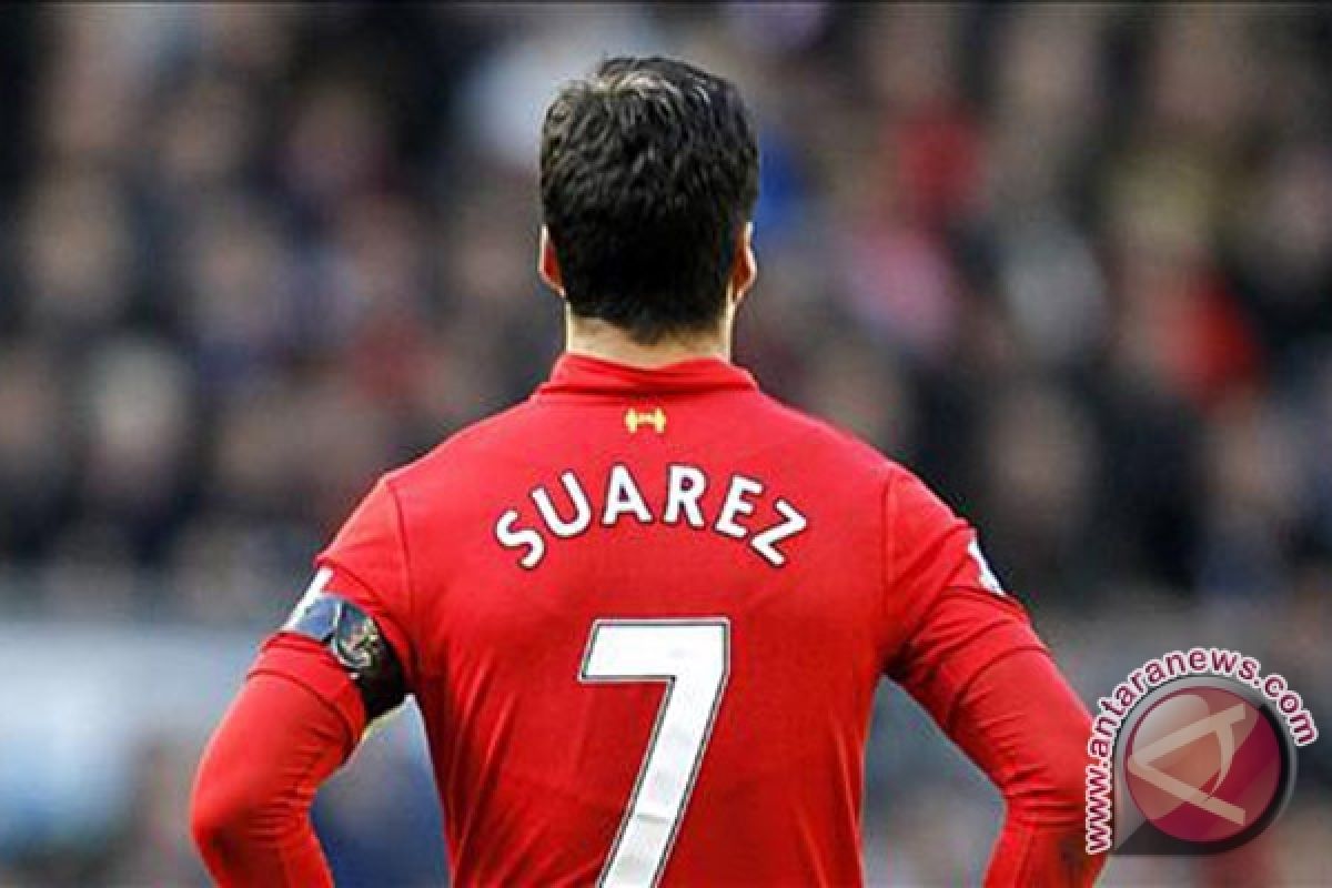 Suarez dan Sturridge bawa Liverpool ke peringkat dua