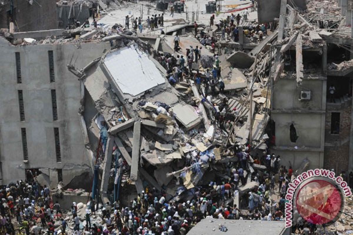 Bangladesh tangkap pemilik pabrik yang ambruk