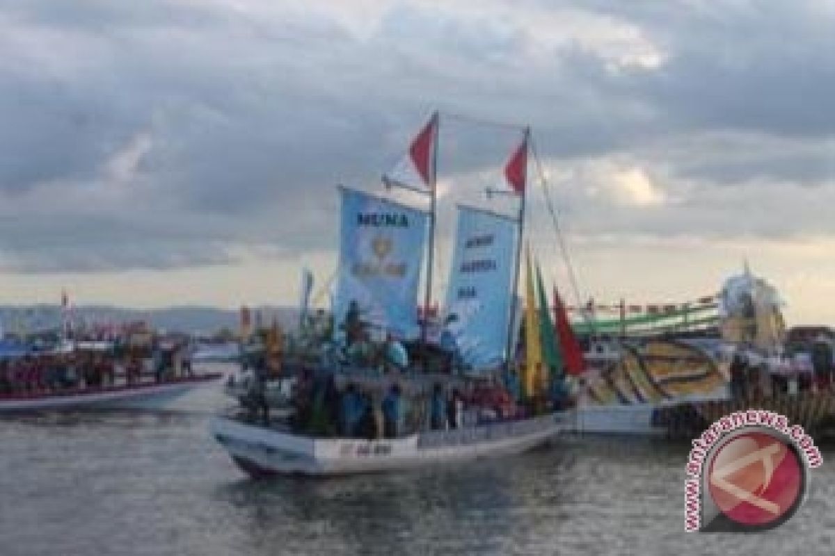 169 Perahu Hias Meriahkan Hut Sultra Ke-49