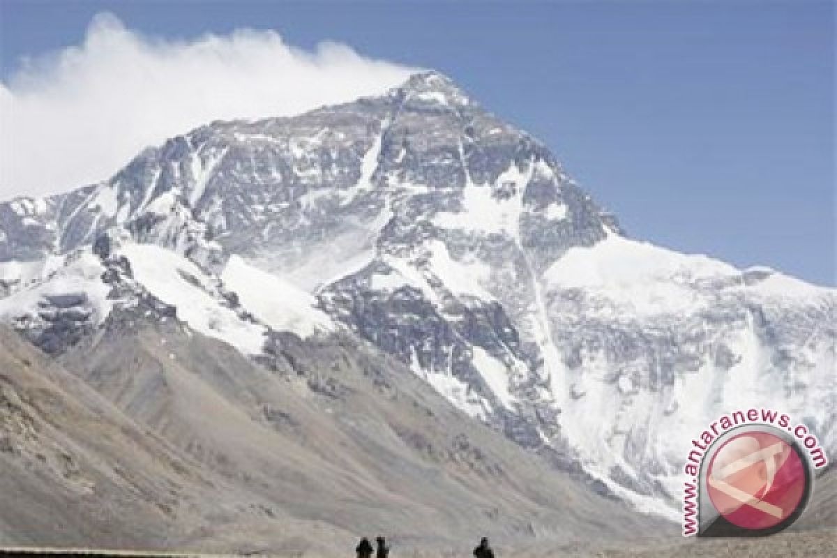  Pendaki gunung baku hantam di puncak Everest