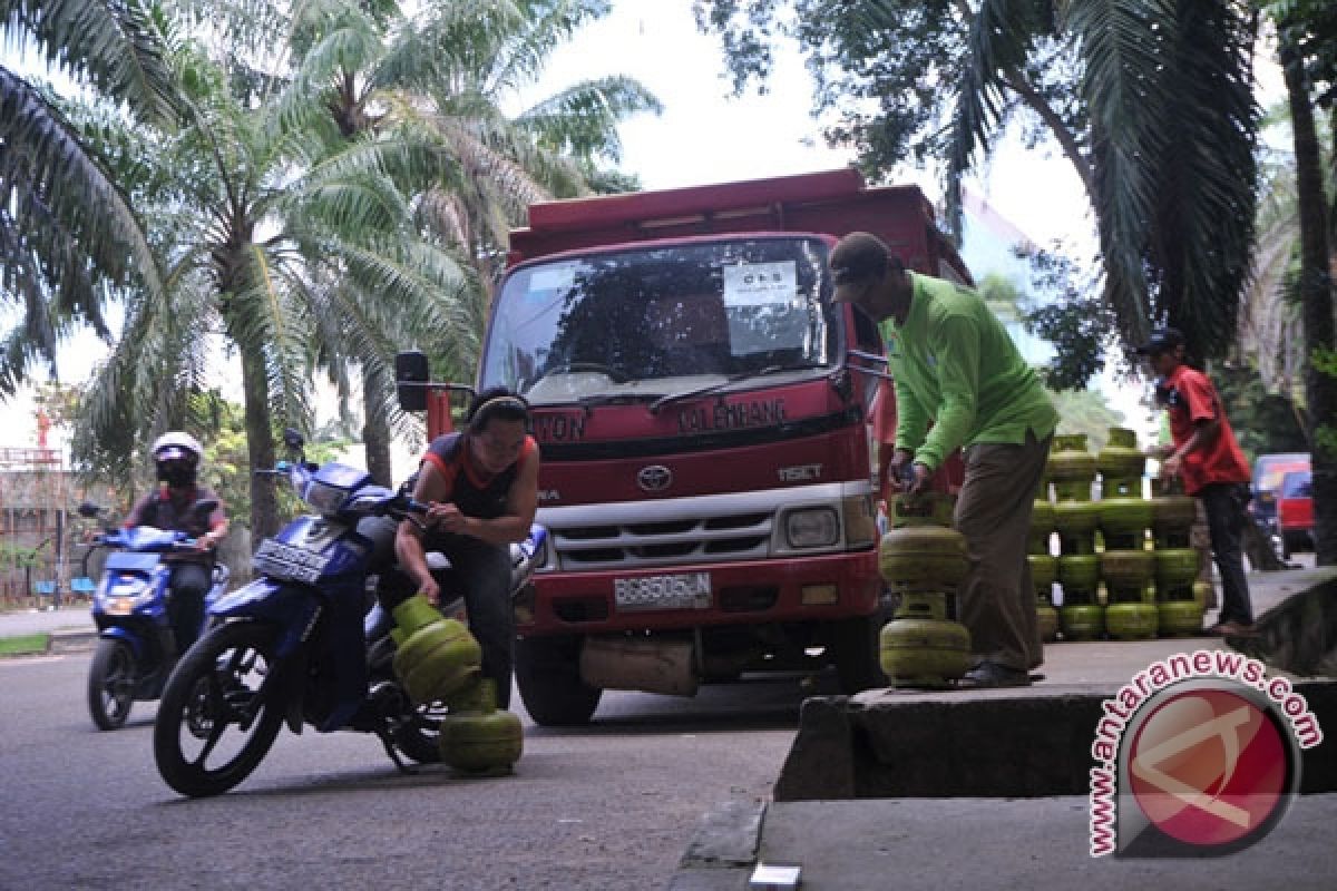 YLK Sumsel minta Pertamina tertibkan pangkalan elpiji "nakal"