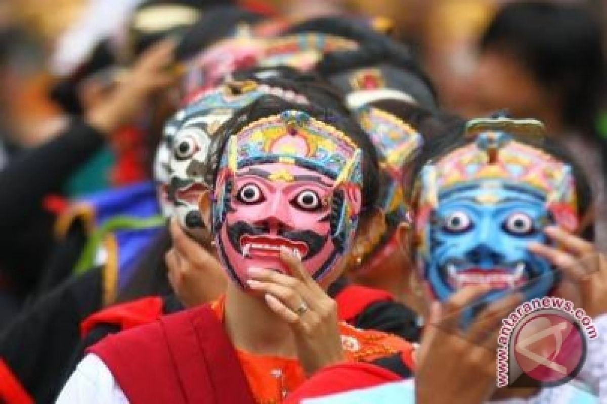 Festival Seribu Topeng peringati Hari Tari Sedunia