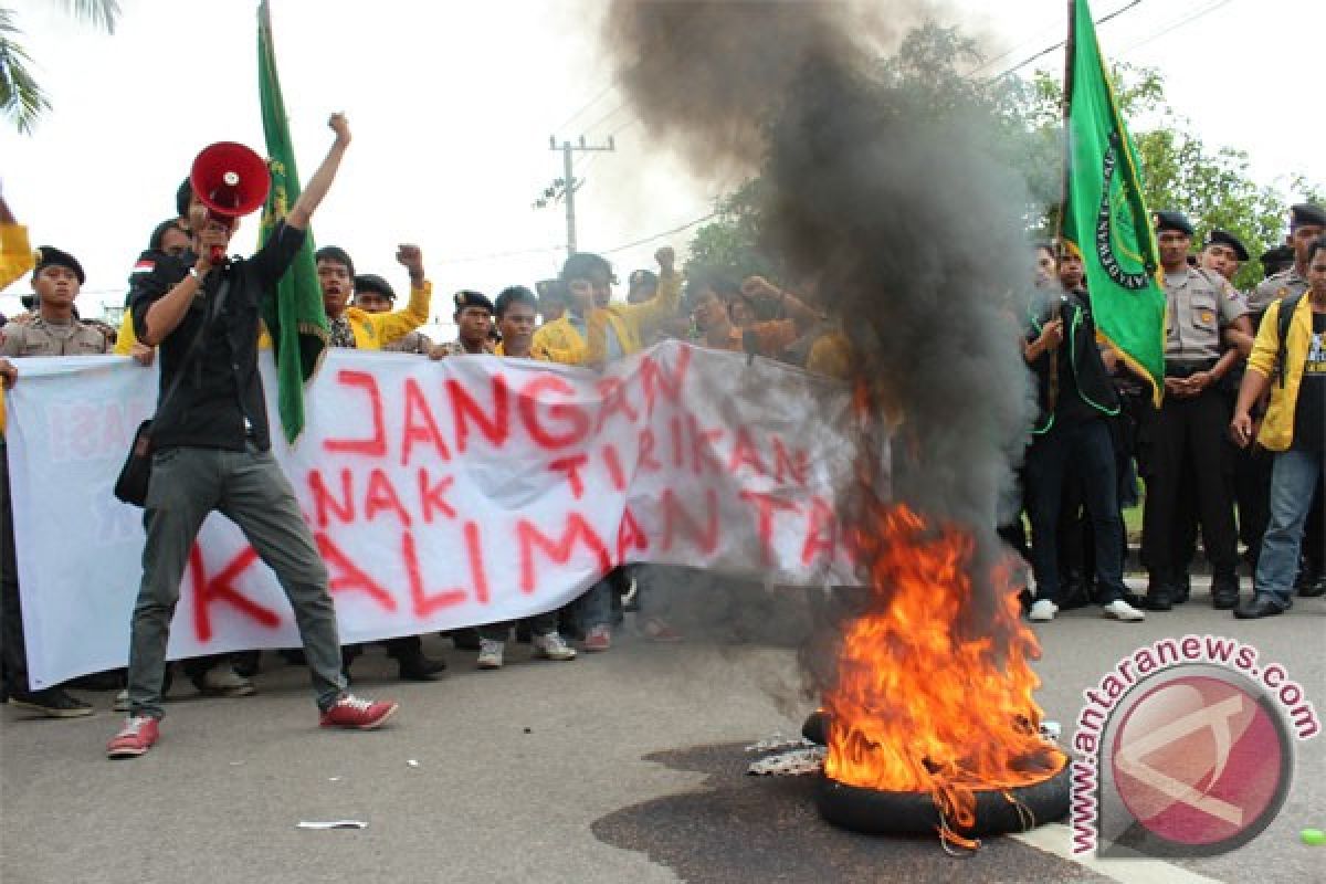 Aksi Demo Mahasiswa