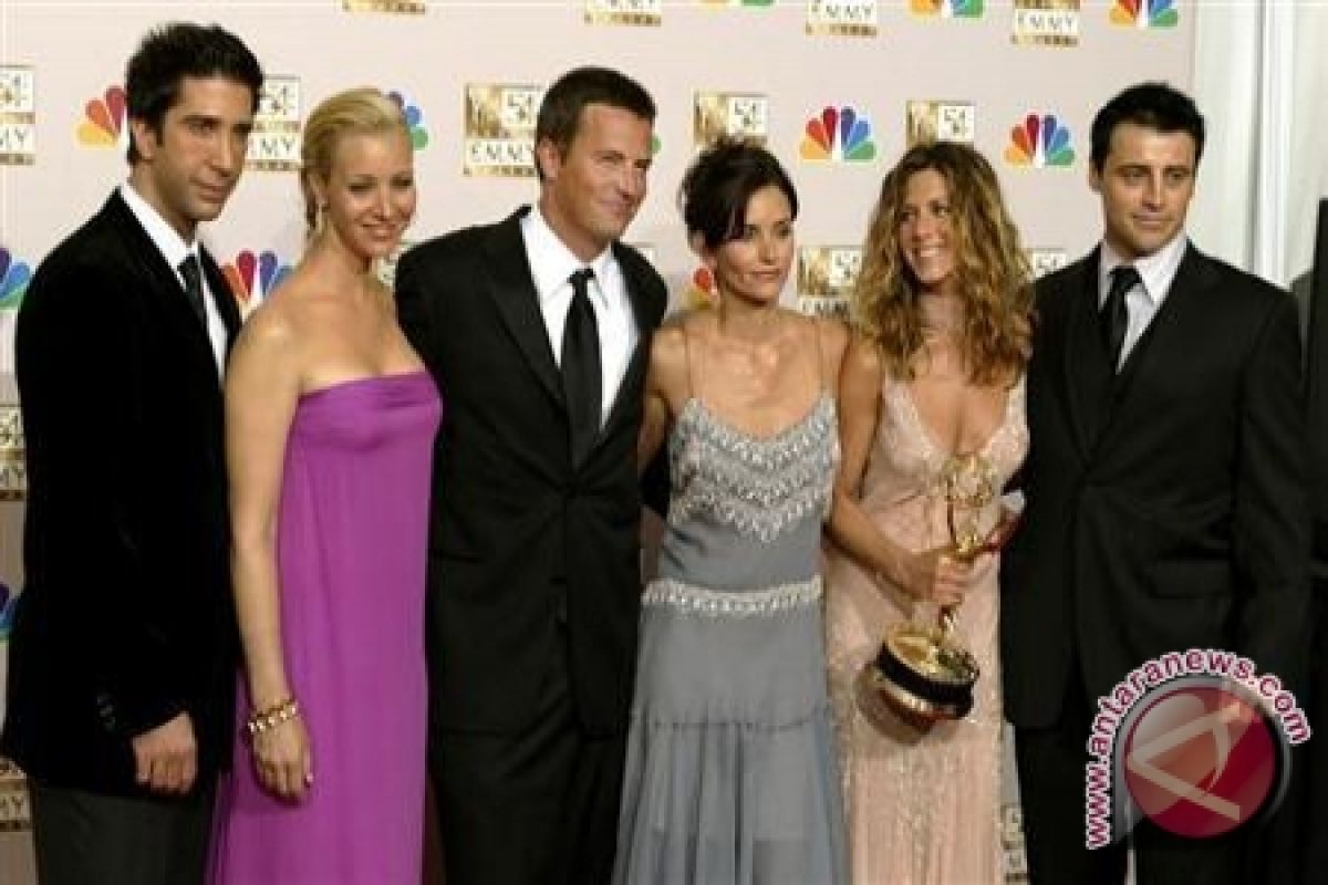 " 'Friends' reunian? Tidak lah ya...."