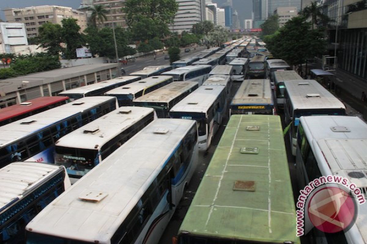 Jalan Thamrin-Medan Merdeka jadi "terminal bus"