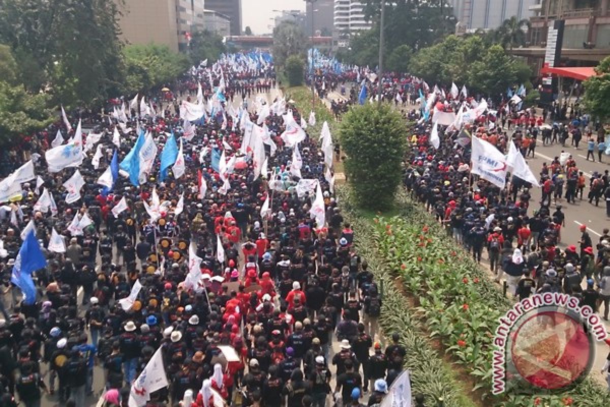 Polisi tutup jalur depan Gedung DPR/MPR RI