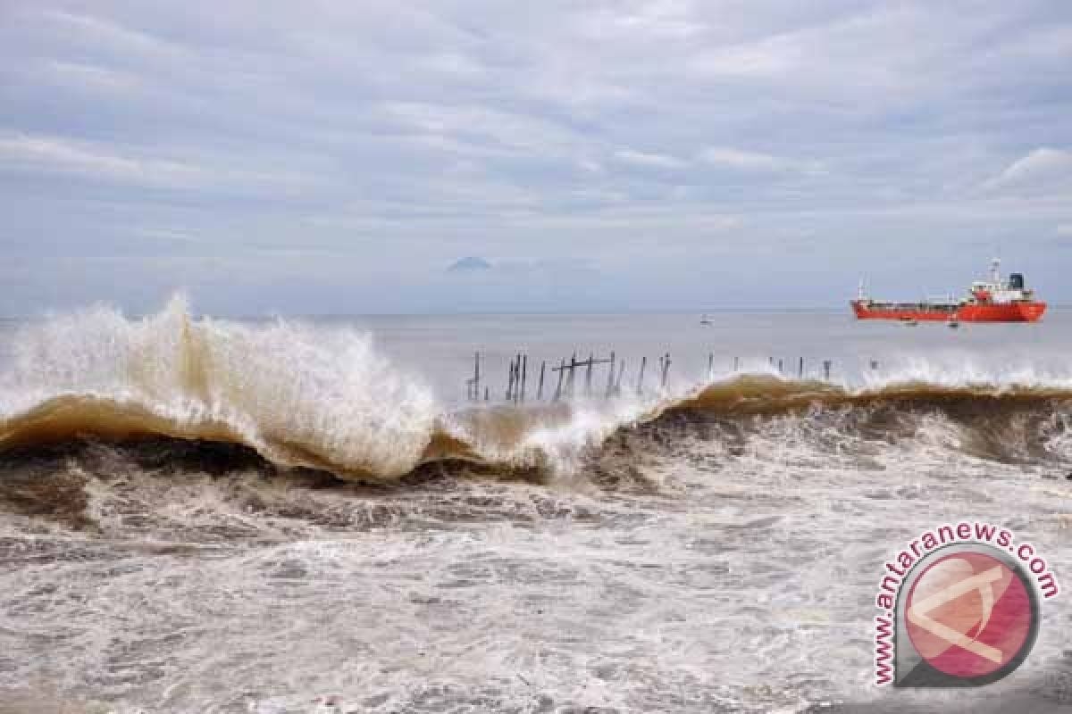 Perairan Kalbar berpotensi gelombang setinggi enam meter