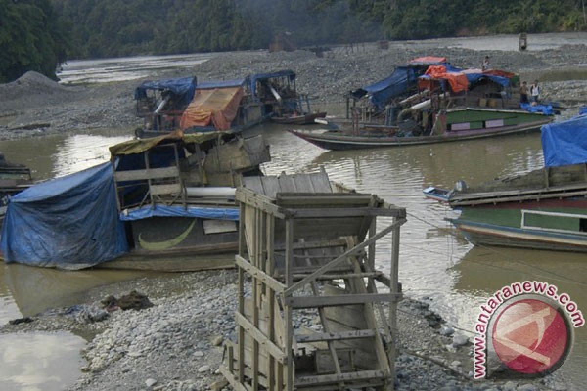 Warga Muara Kiawai-Sumbar tolak tambang diduga ilegal