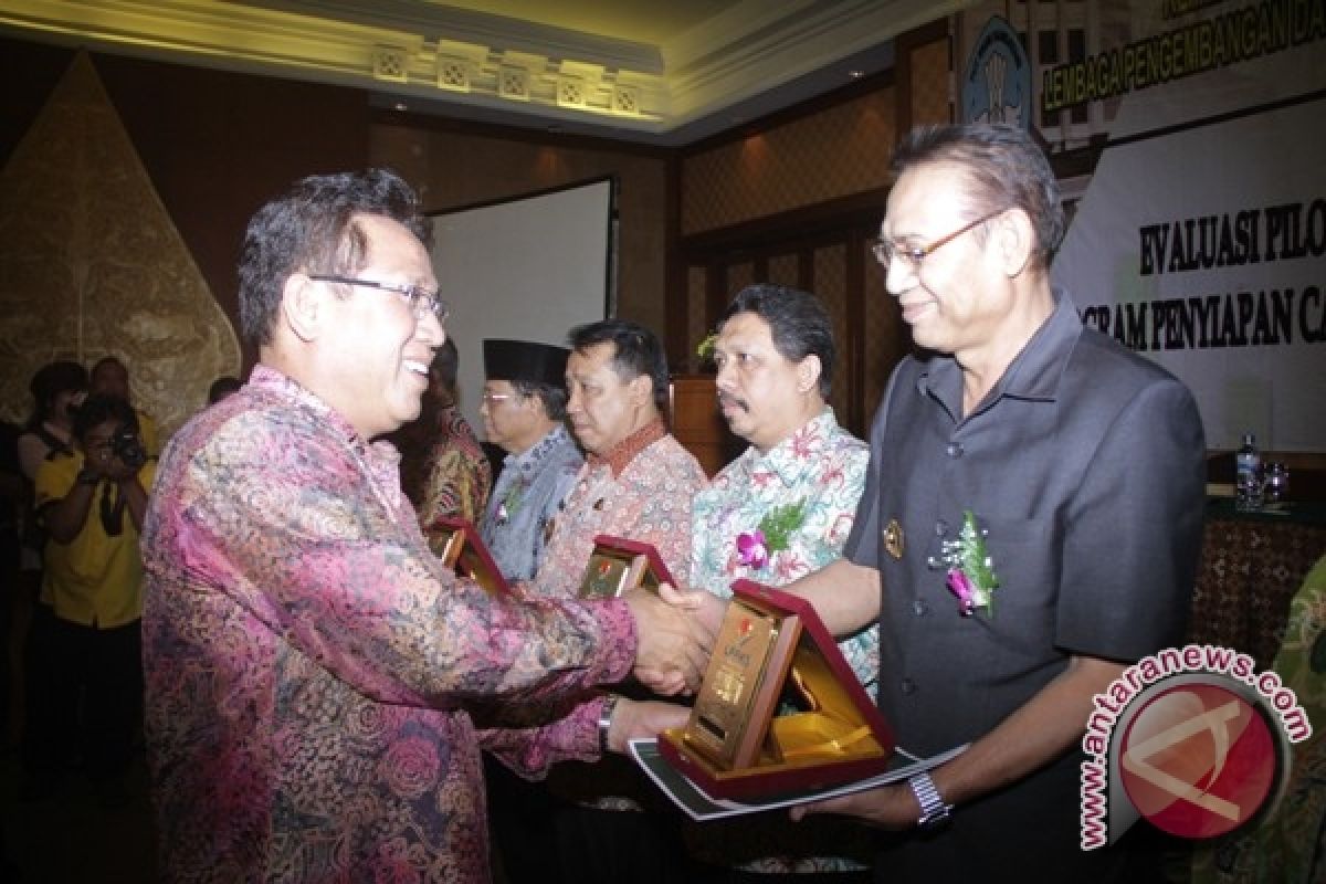 Singkawang Terima Penghargaan Pemberdayaan Kepala Sekolah dari Kemendiknas