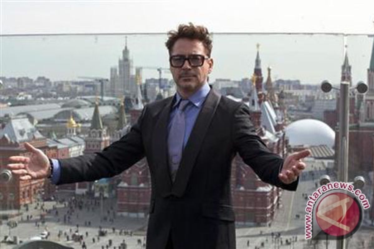 Robert Downey Jr tandatangani kontrak main dalam "Avangers"