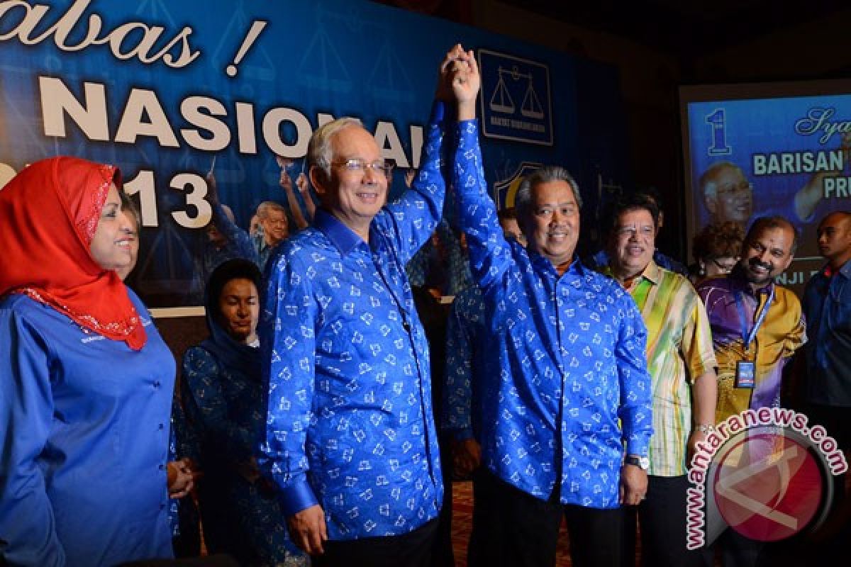 Tiga veteran UMNO Rafidah Aziz, Daim Zainuddin, Rais Yatim dipecat