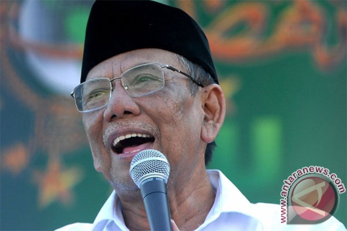 Hasyim Muzadi dukung Capres-Cawapres kader NU