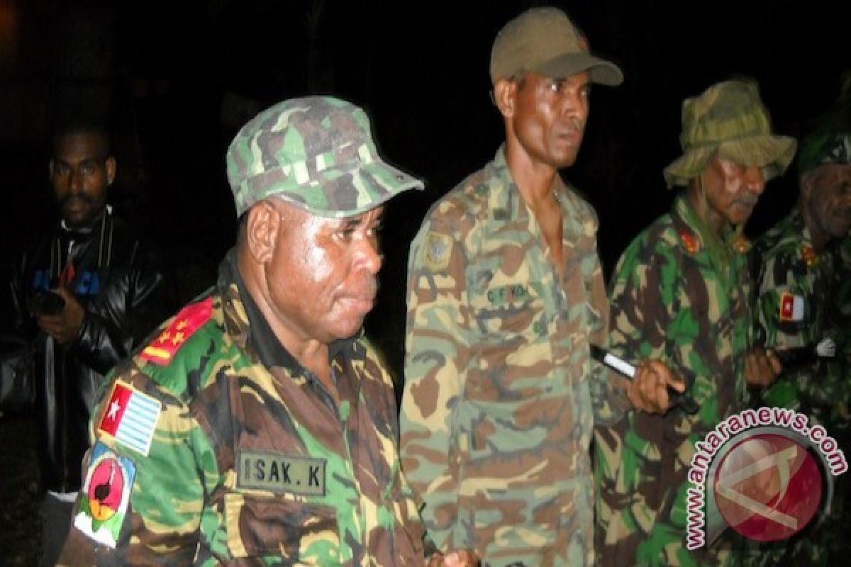 Free Papua commander surrenders to Indonesian police
