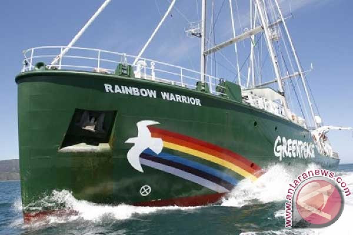 Russia drops charges against Greenpeace activists