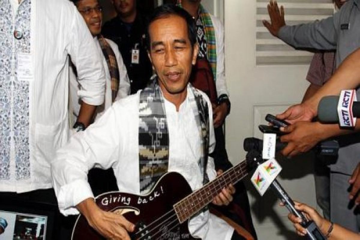 Jokowi pilih gitar bassnya dimuseumkan 