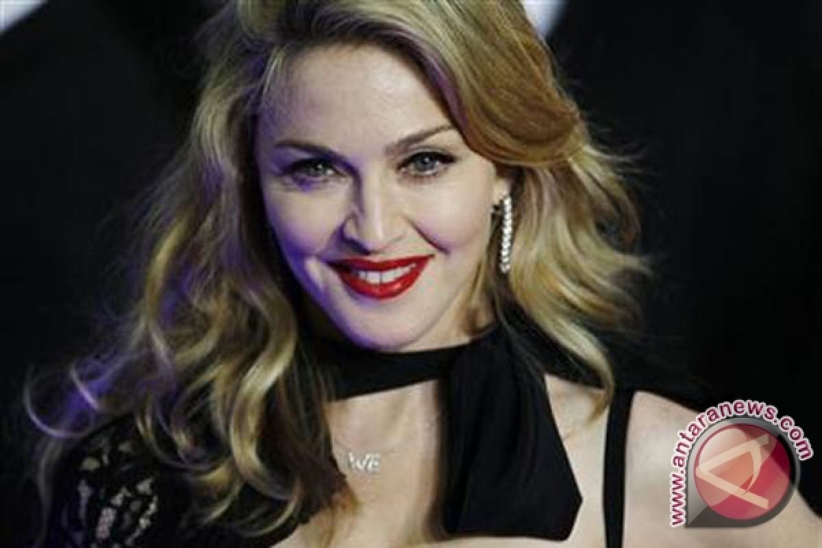 Madonna duduki peringkat puncak daftar Forbes