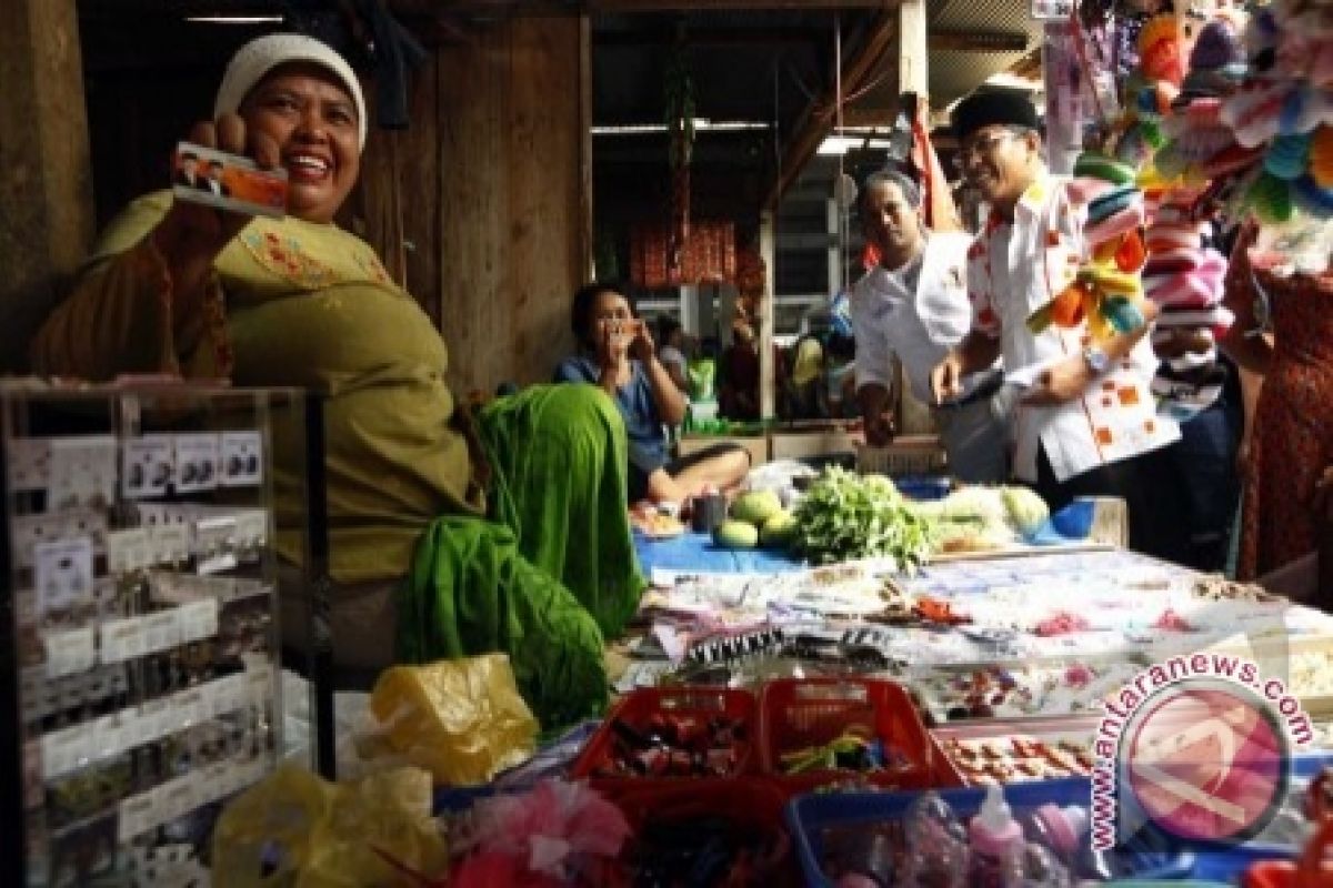 Suasana Pasar Di Palu Masih Lengang