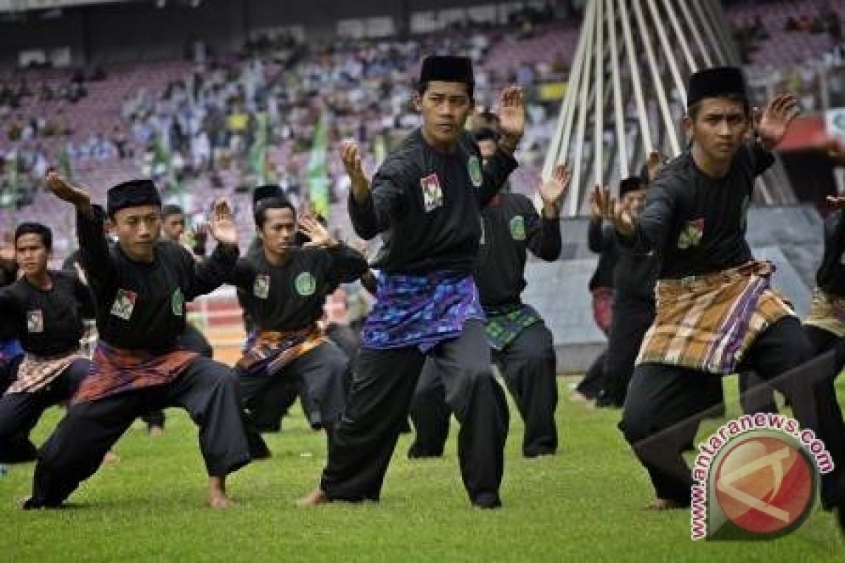 Demam pencak silat pun sampai ke Inggris