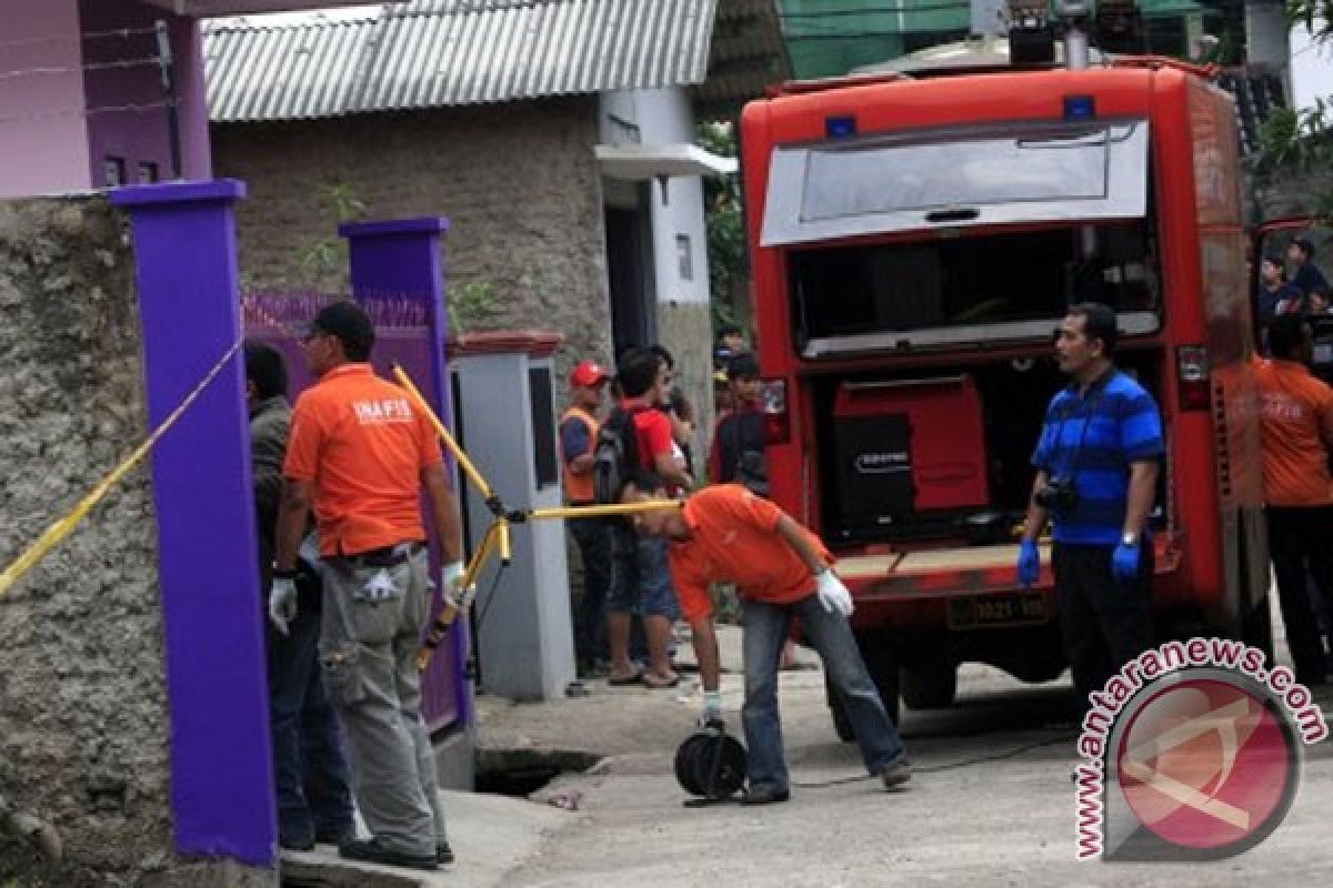 Polisi geledah rumah terduga teroris di Bandung