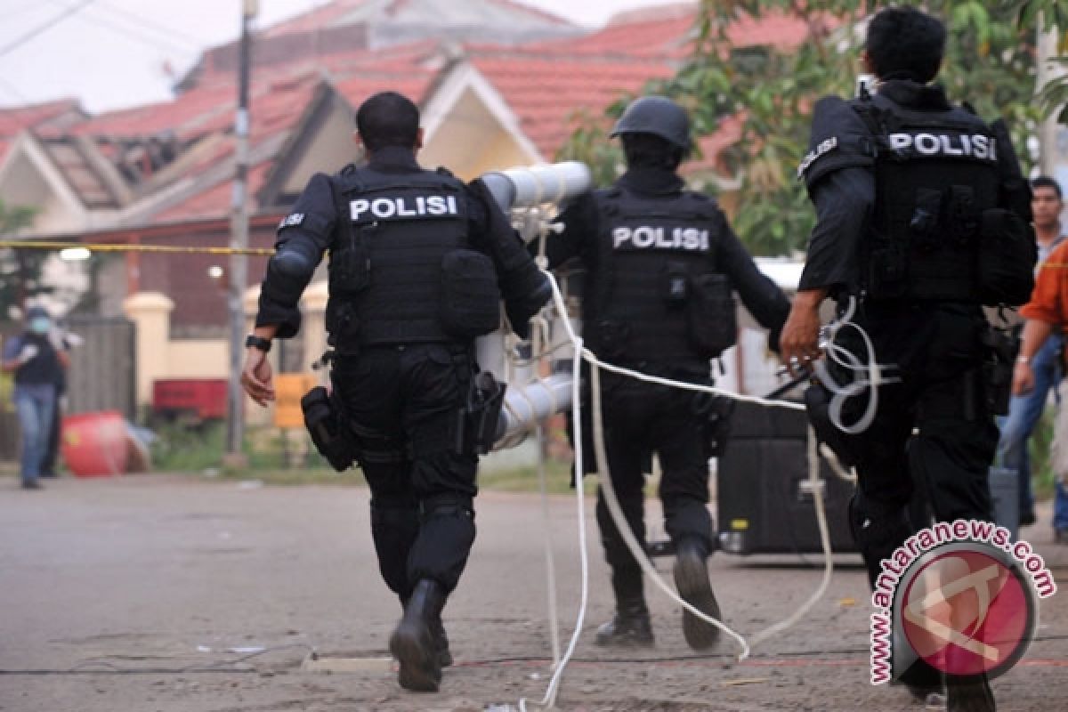 Polisi buru satu lagi terduga teroris di Lampung