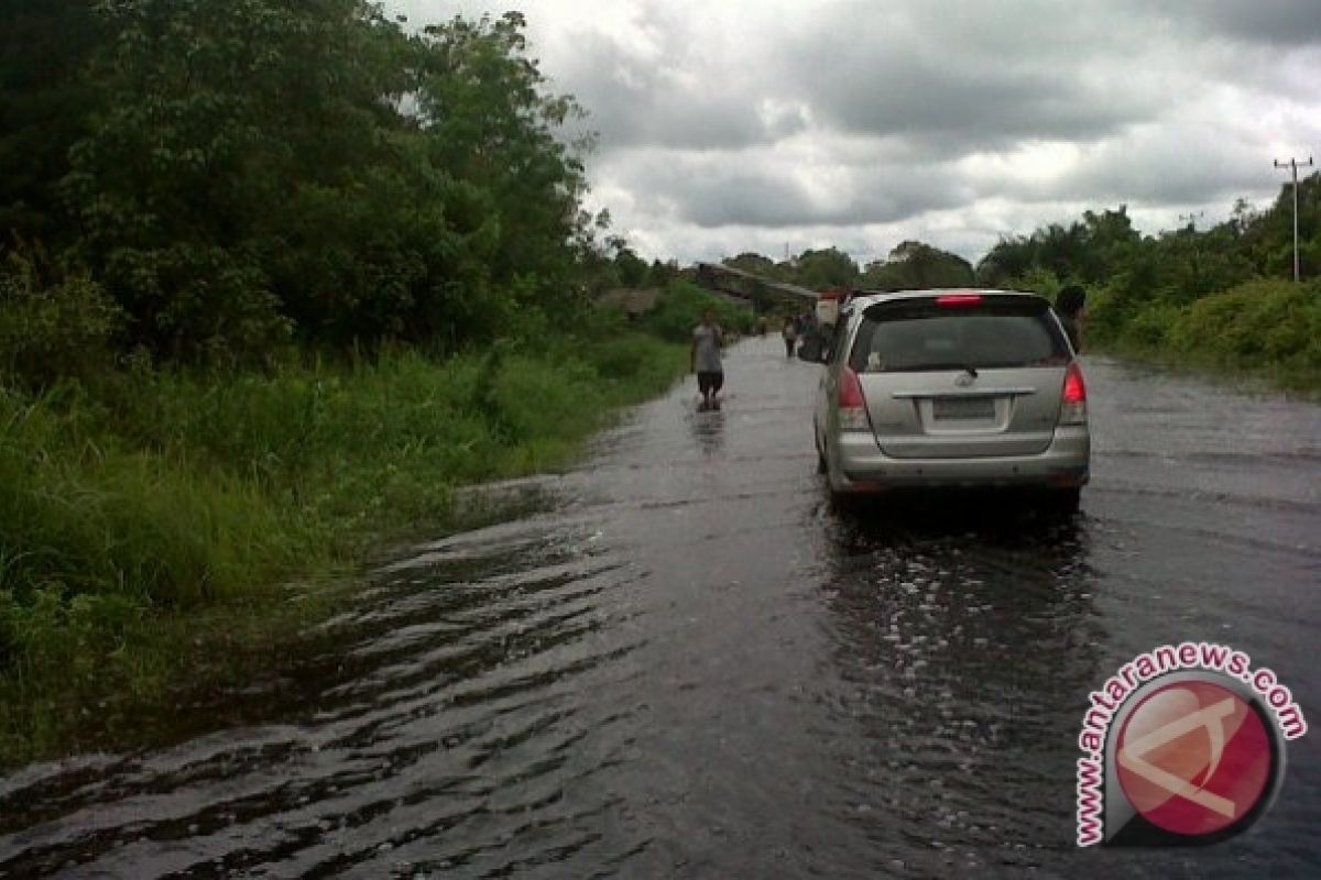 Sejumlah Ruas Jalan Trans Kalimantan Terendam Banjir 