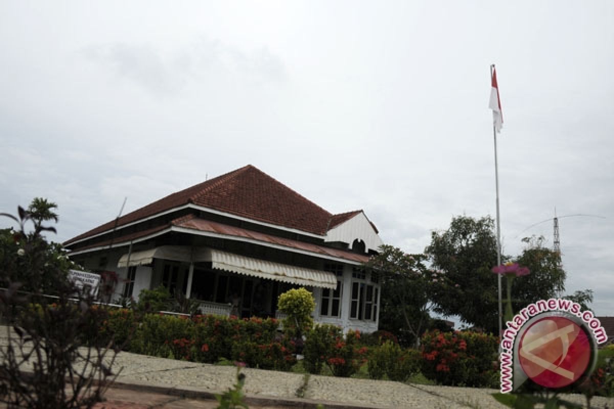 Seratusan pelajar lomba melukis rumah Bung Karno