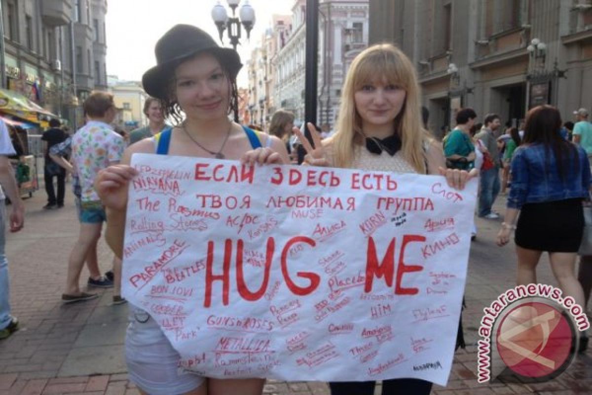 Bebas peluk gadis Rusia bagi para turis
