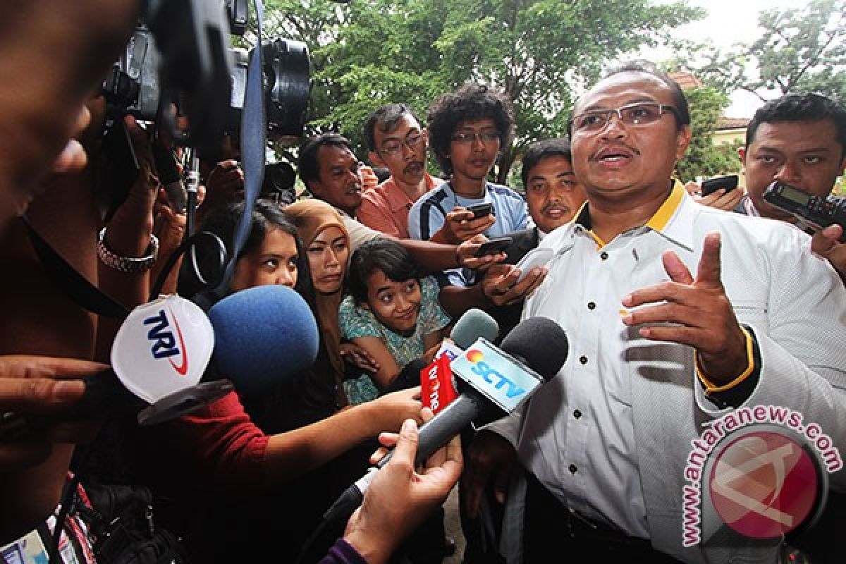 PKS laporkan 10 penyidik KPK ke Mabes Polri