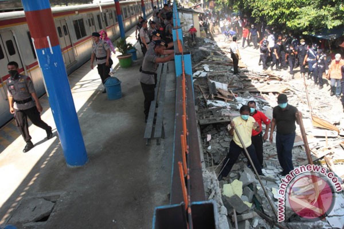 100 kios Stasiun Kranji Kota Bekasi ditertibkan