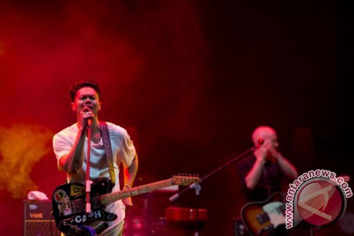 Sebelum NIKI dan Rich Brian, Dougy Mandagi tampil duluan di Coachella