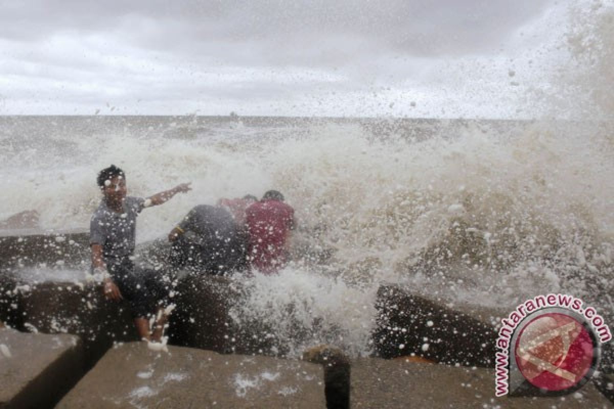 Topan Bulbul di Bangladesh, tewaskan nelayan-pembuat rumah