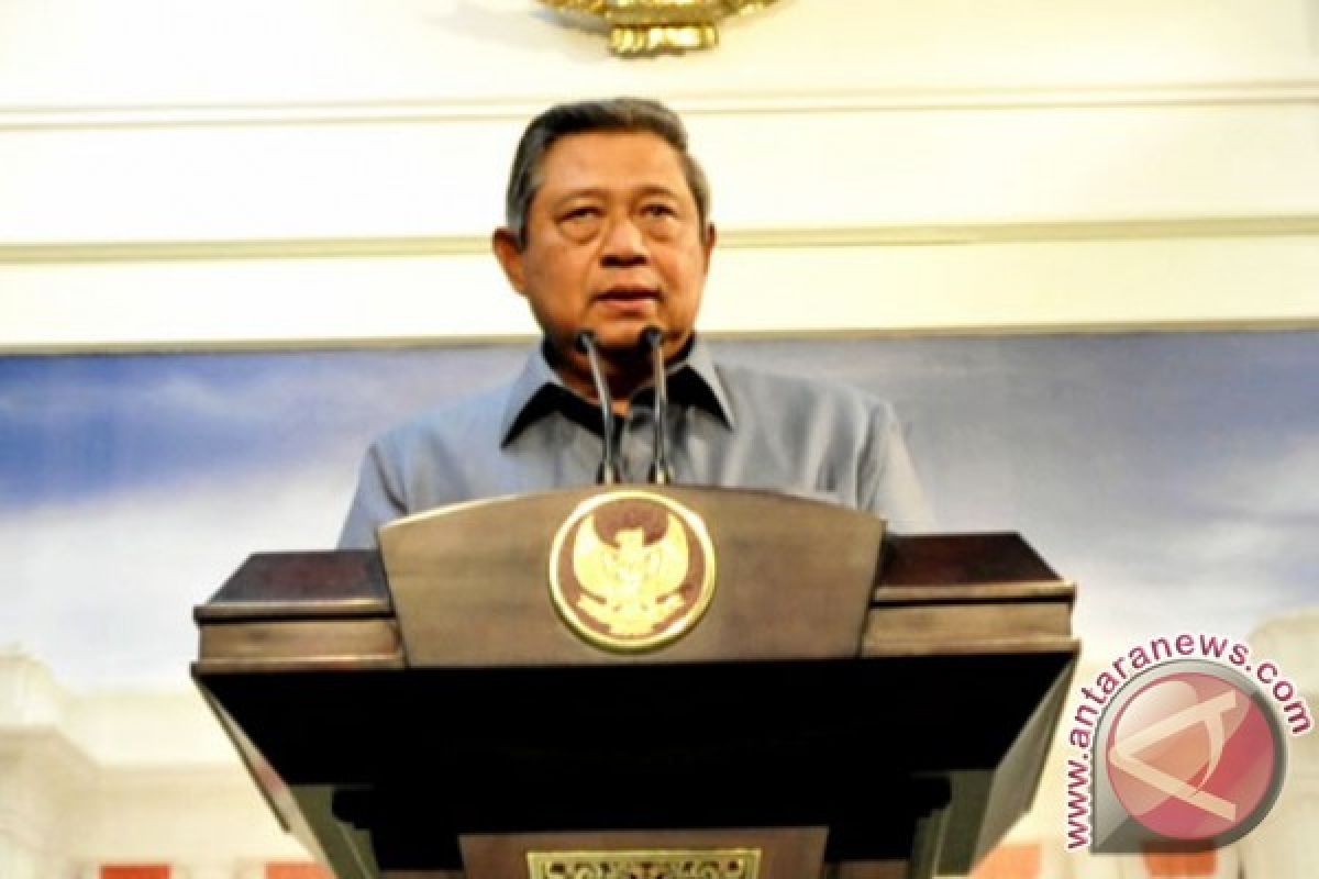 Yudhoyono accepts statesman award despite protest from activists