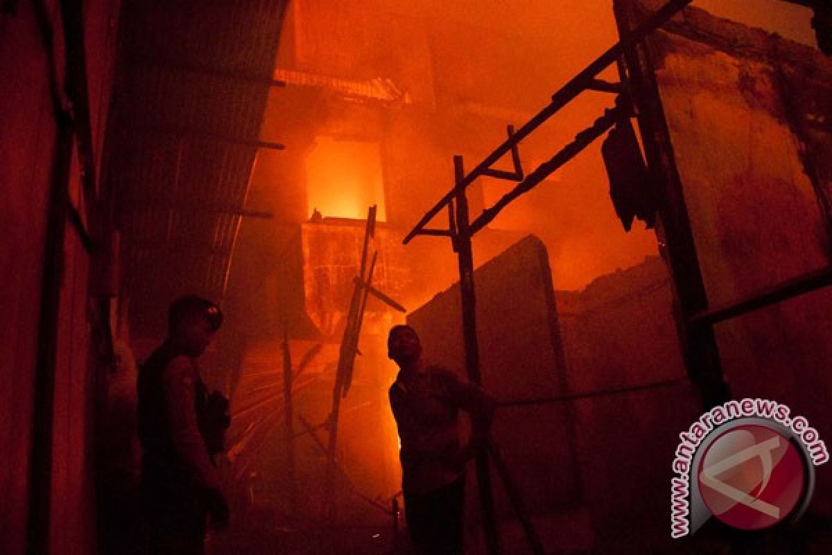 Kebakaran Pasar Rupit hanguskan 22 ruko