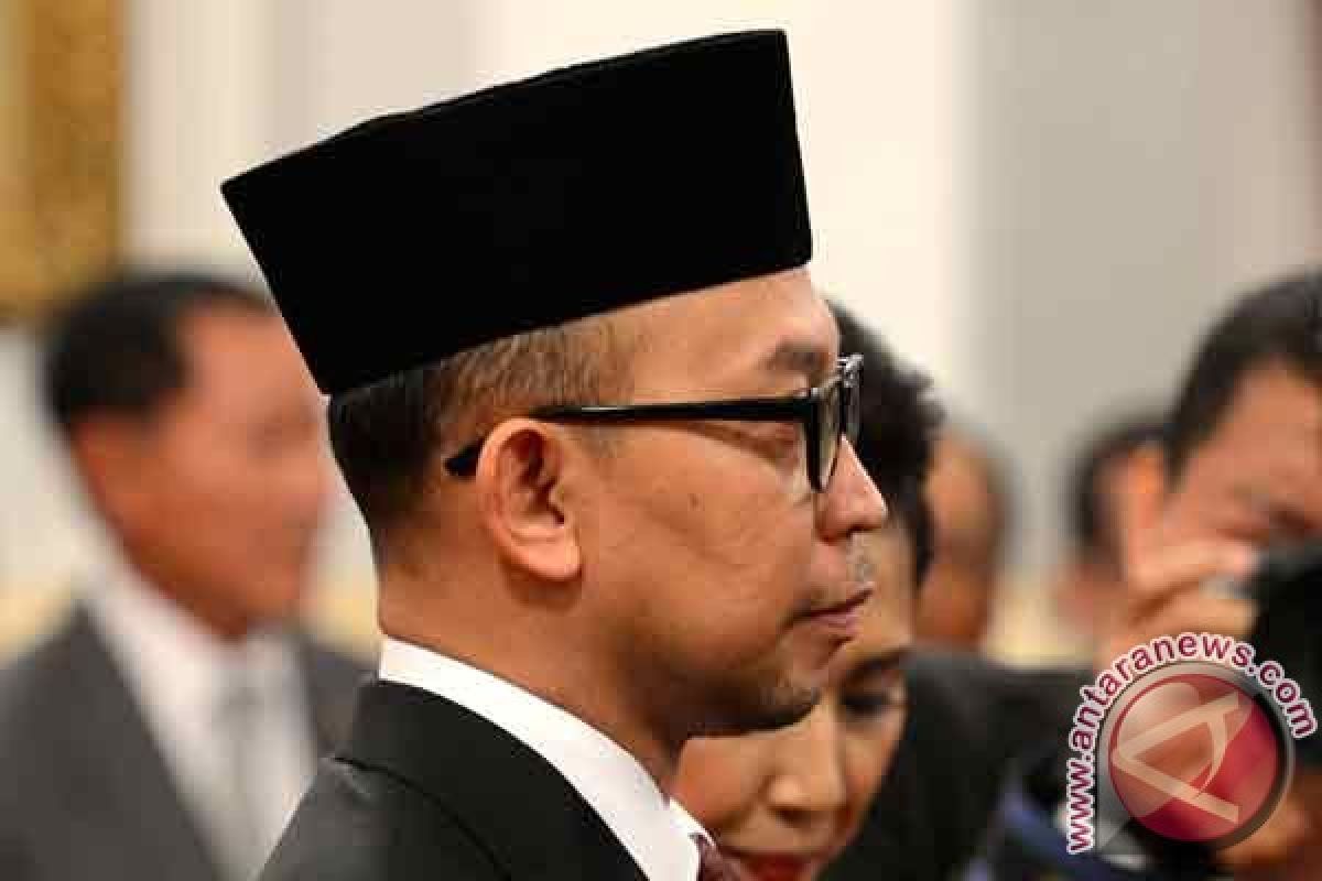 Chatib Basri rapat perdana