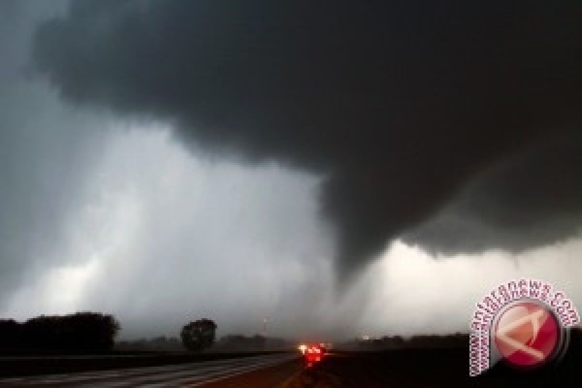 Badai dan tornado di AS tewaskan 18 orang