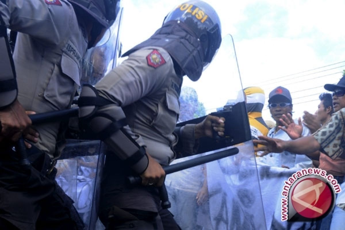 Poisi Tingkatkan Kemampuan Personil Kendalikan Massa