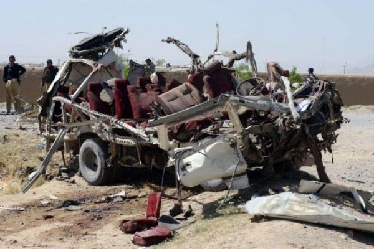 Bomb kills 12 in Southwest Pakistan